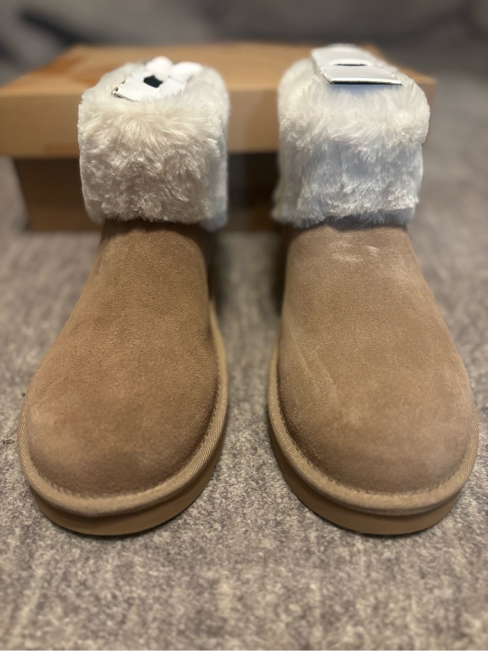 New Koolaburra by UGG Women's Aubrei Mini Boot
Size 8